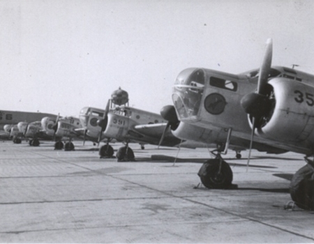 CFPNA: Midland AAF - Alignement AT-11 - Coll° L. Xueref.