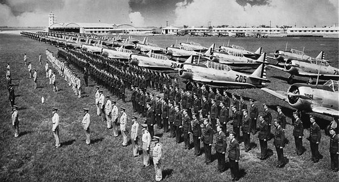 CFPNA: British Pilots - Coll° The Tribune.