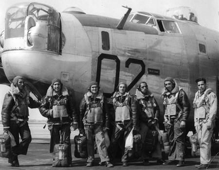 CFPNA: En &eacute;quipage sur B24 Liberator - Coll° SHAA.